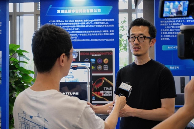 IM体育App官网下载,霸榜亚马逊智能眼镜畅销榜的VITURE 亮相2024年东