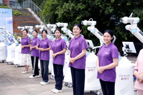 IM体育官网，萝卜出征！美业AI机器人员工下线入职静博士引领智能服务新风尚